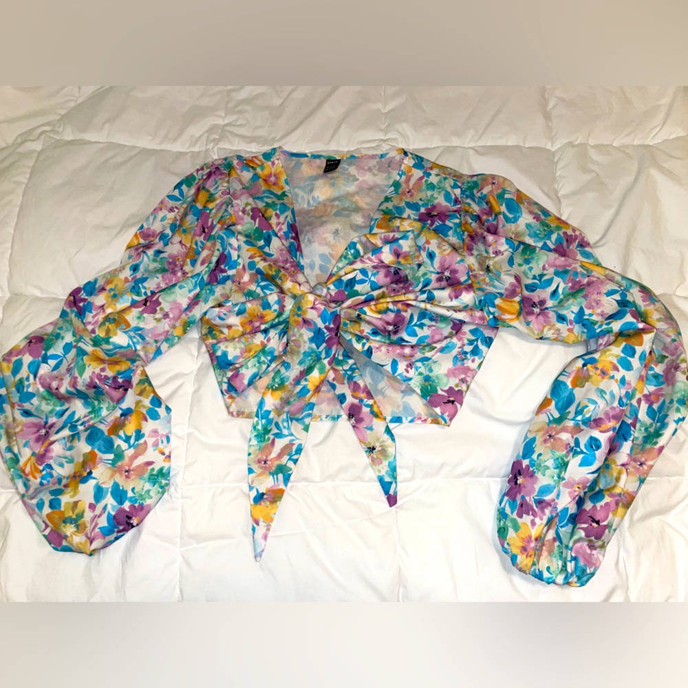 Split Sleeve Floral Print Knot Front Crop Top